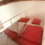 Pod sufitem